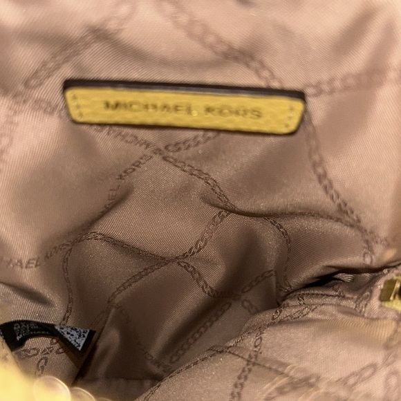 Beautiful Michael Kors Jet Set Charm North South Chain Phone Crossbody - Picture 8 of 12